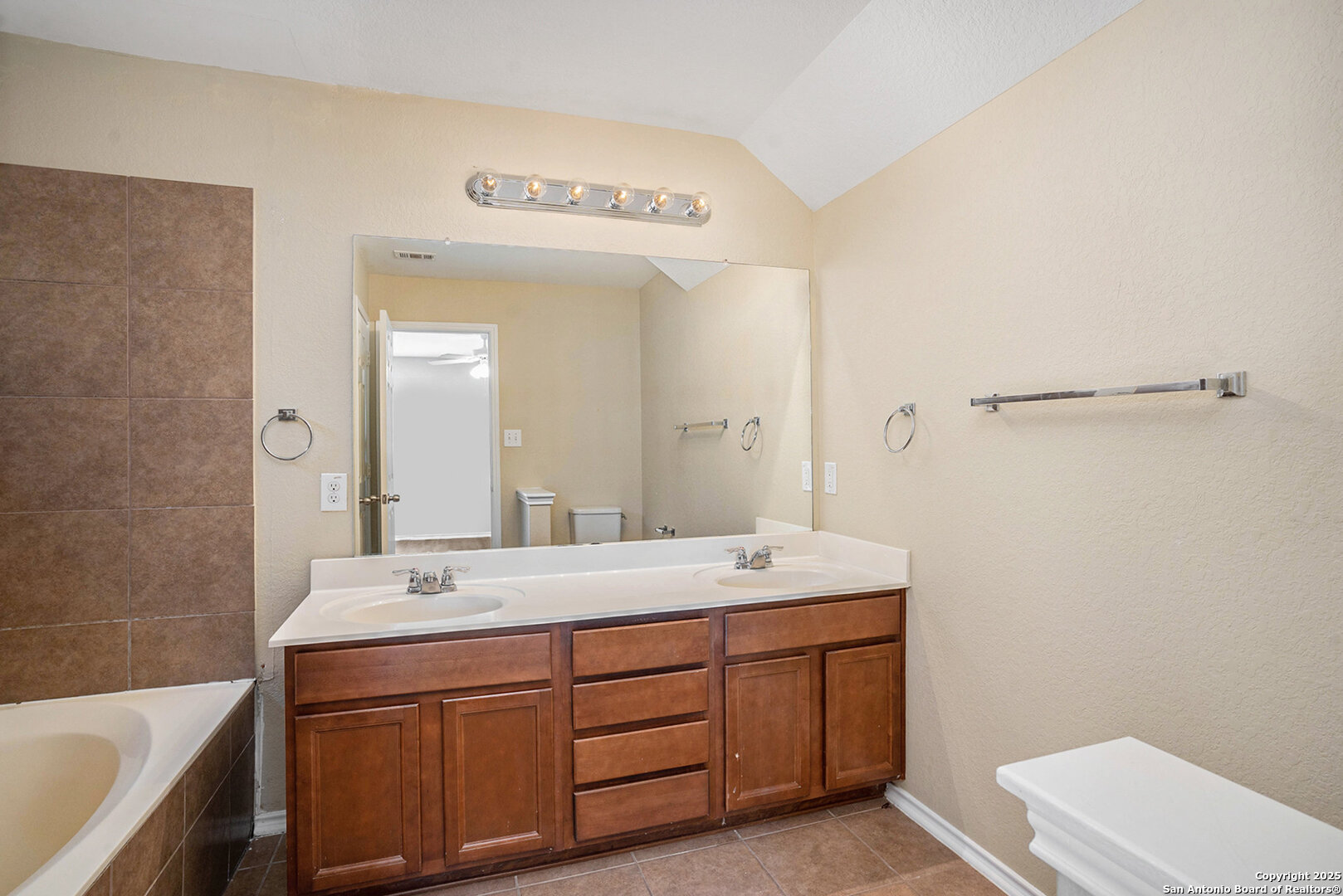 property viewer photo 13