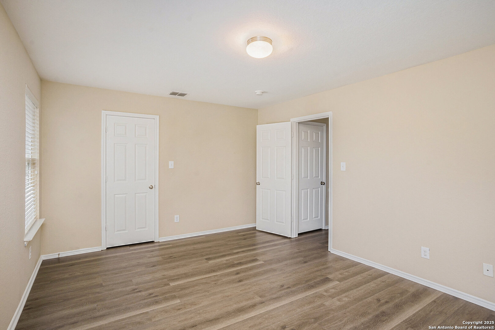 property viewer photo 15