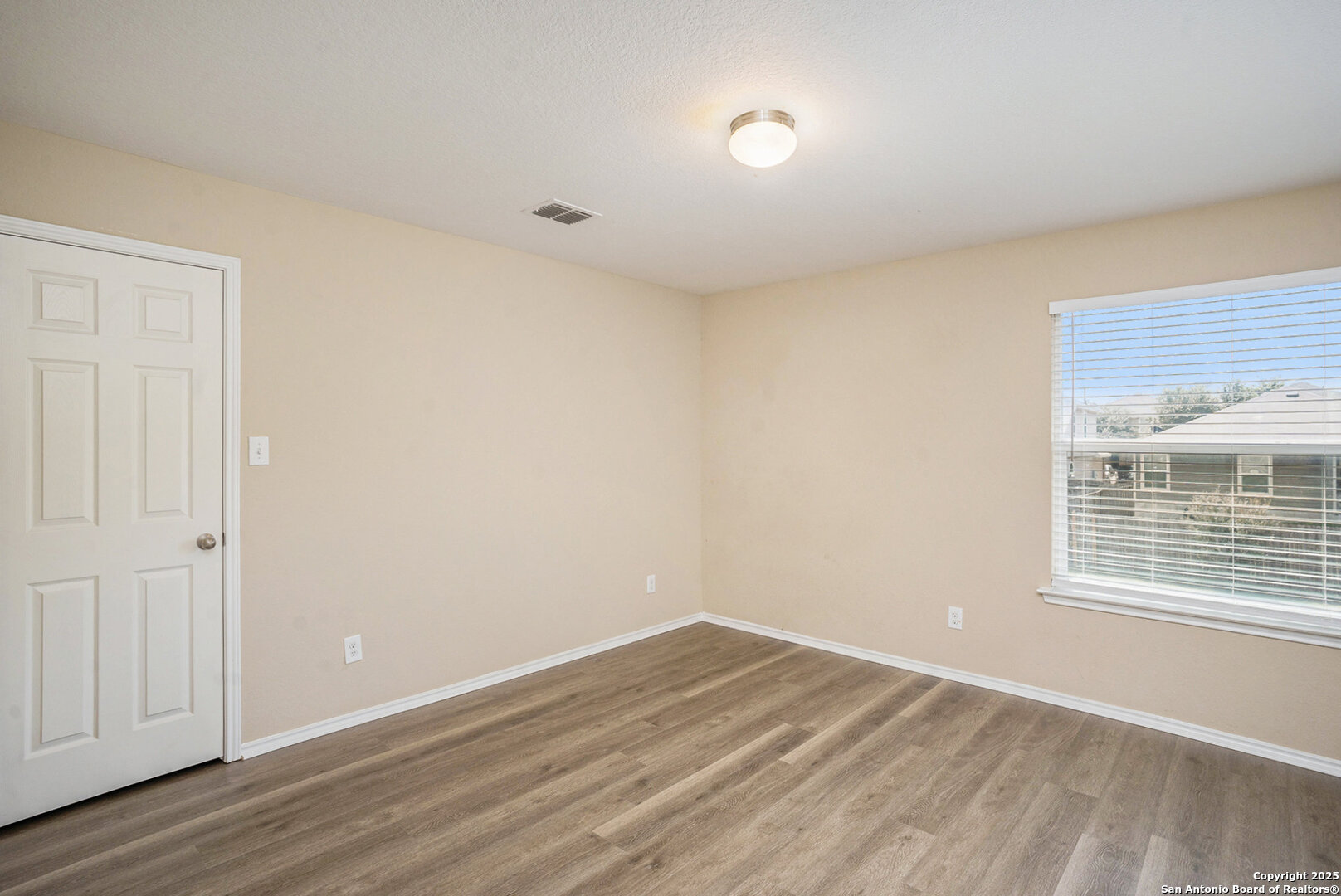 property viewer photo 16