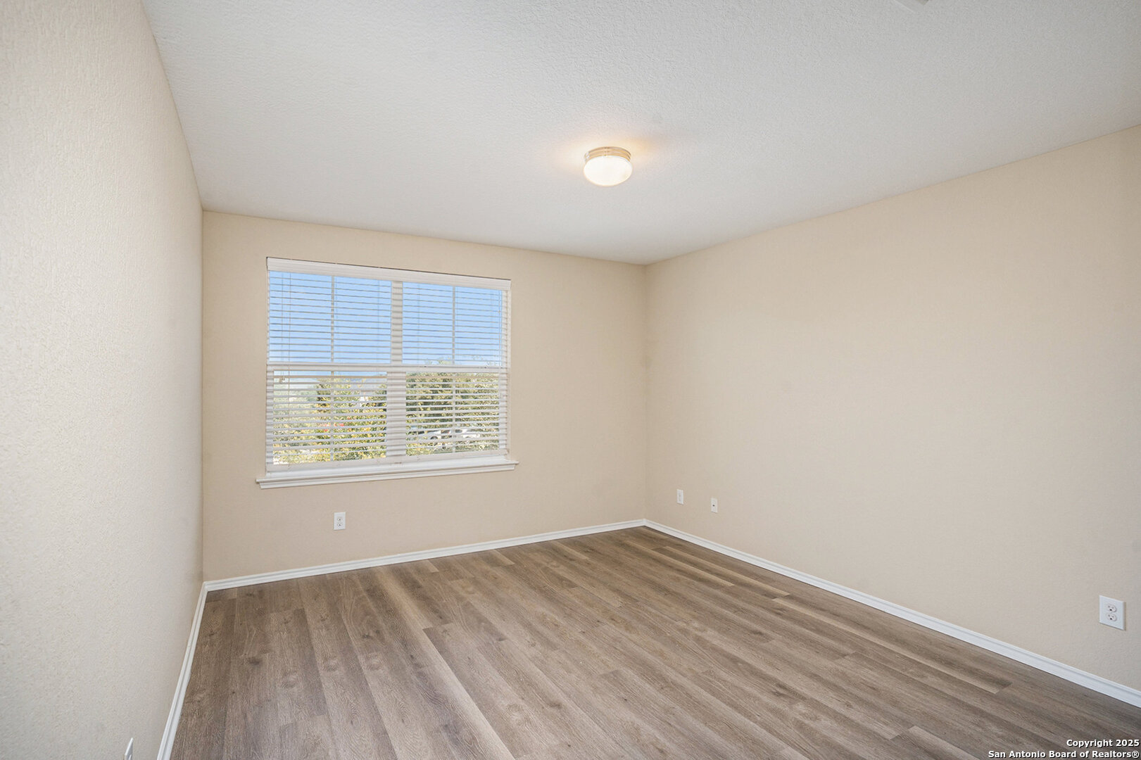 property viewer photo 19