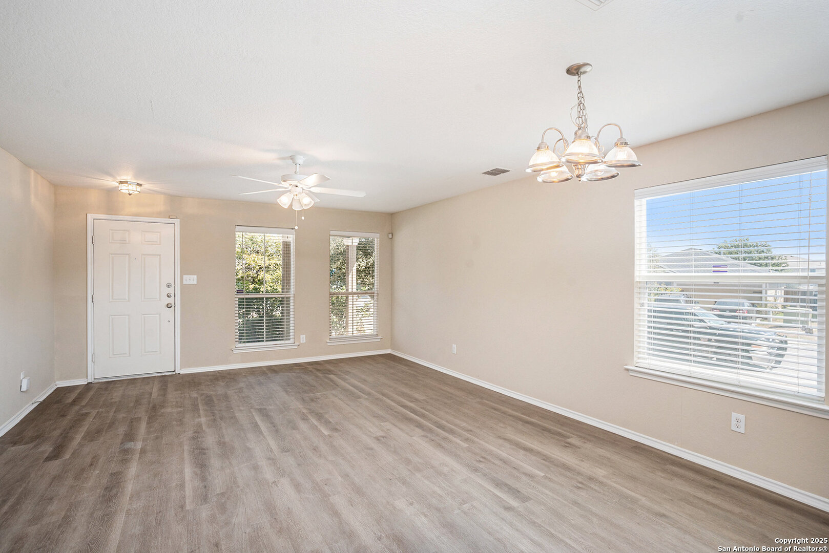 property viewer photo 3