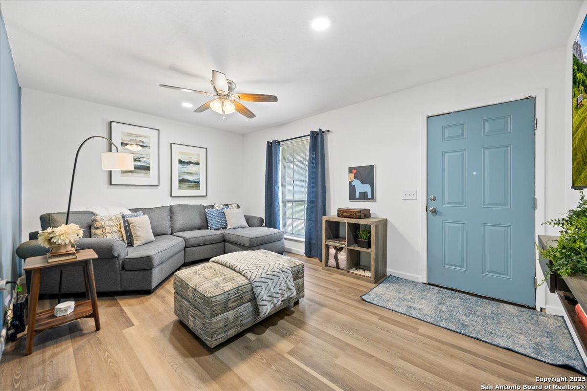 property viewer photo 3