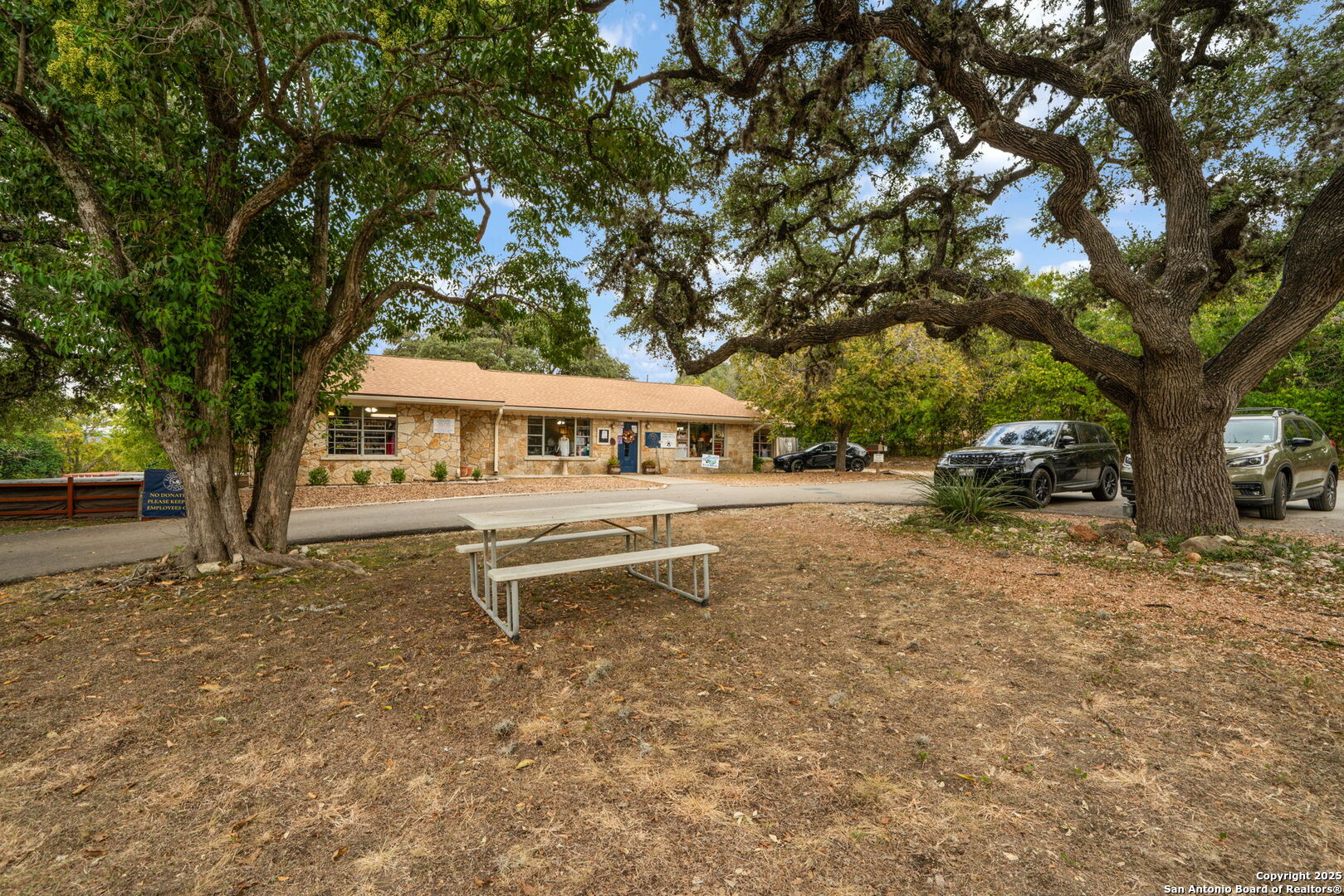 main property photo 14