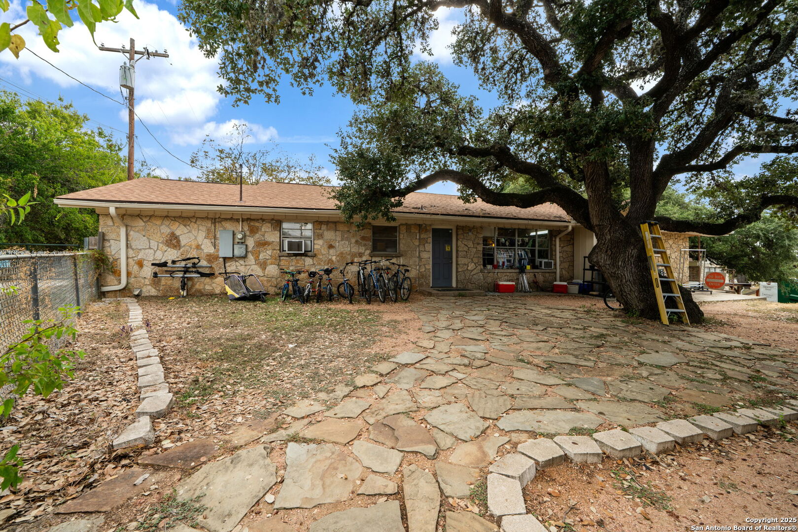 main property photo 17