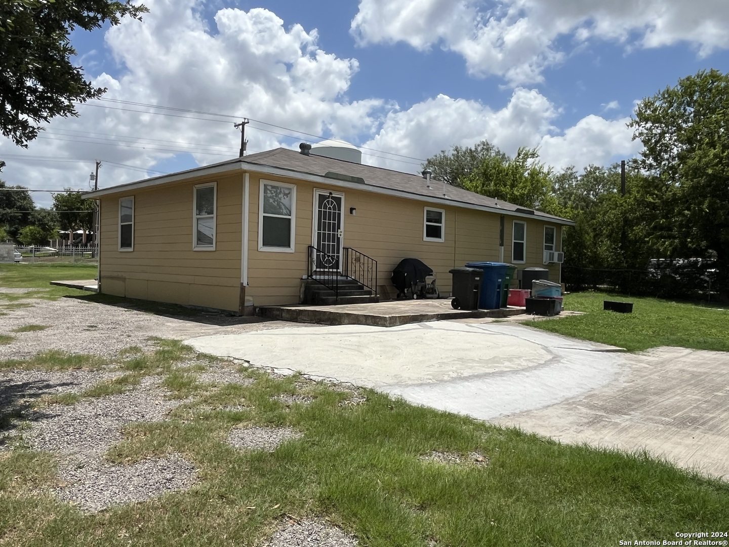 main property photo 18