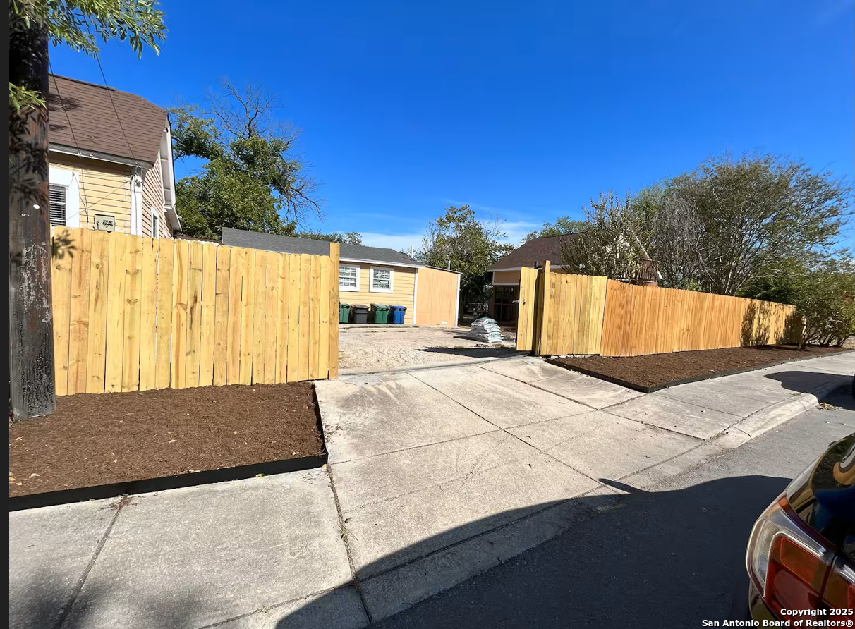 main property photo 17