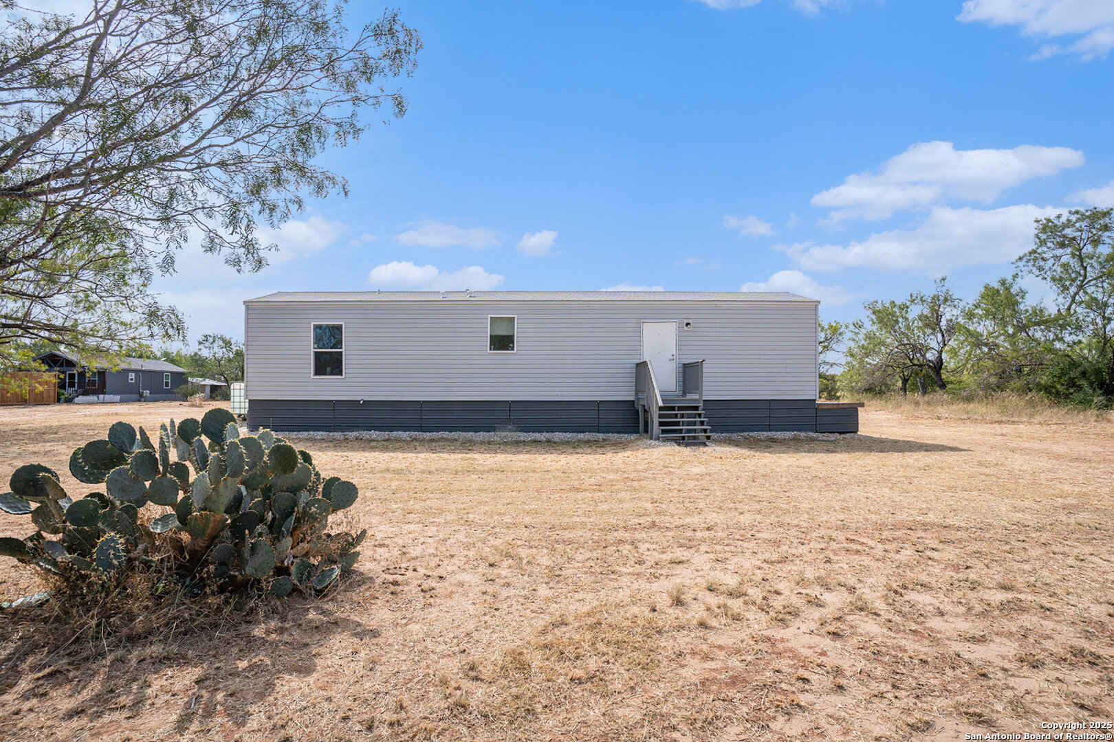 main property photo 5