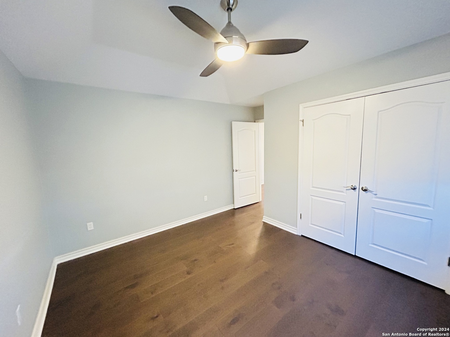 property viewer photo 24