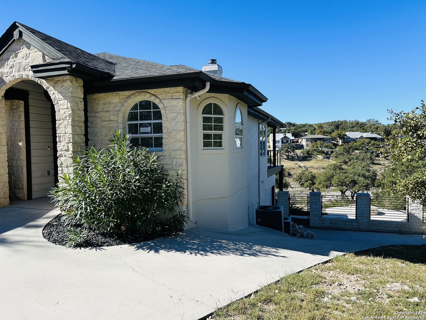 property viewer photo 3