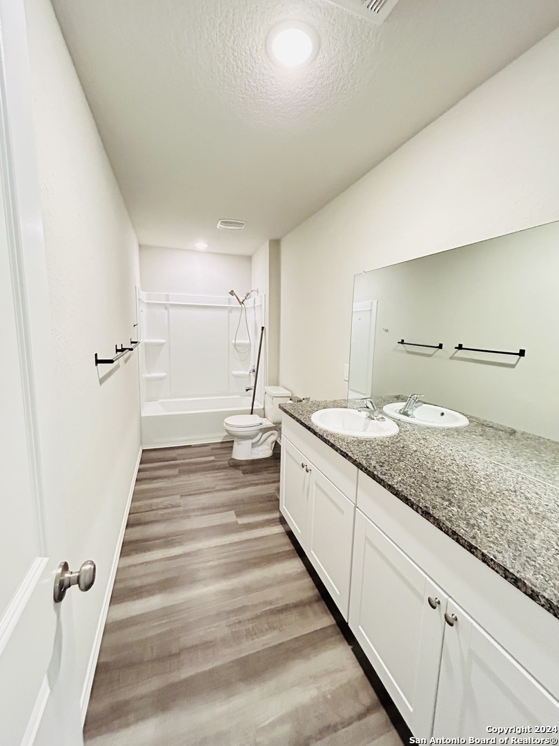 property viewer photo 7
