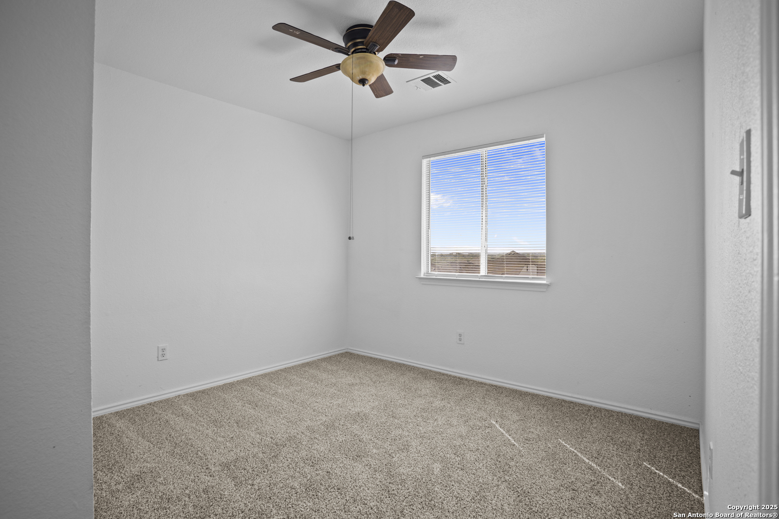 property viewer photo 27