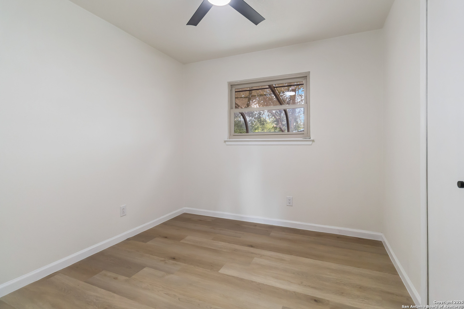 property viewer photo 10