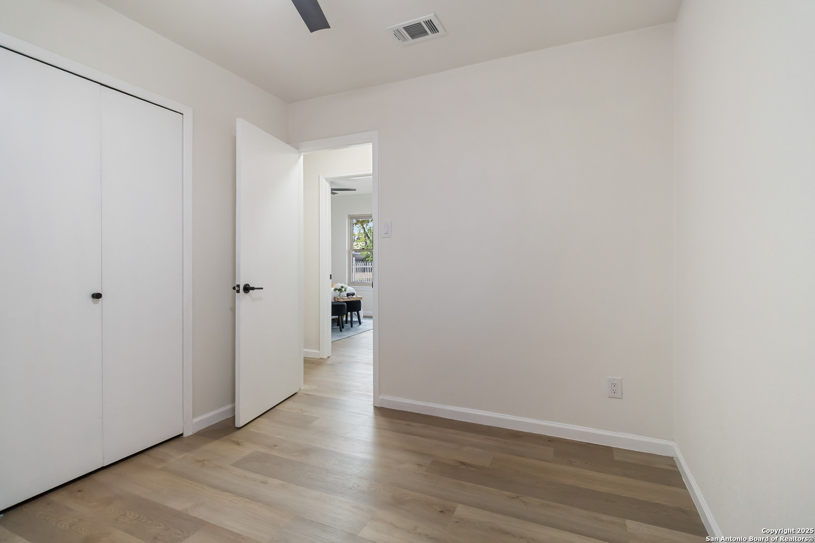 property viewer photo 11
