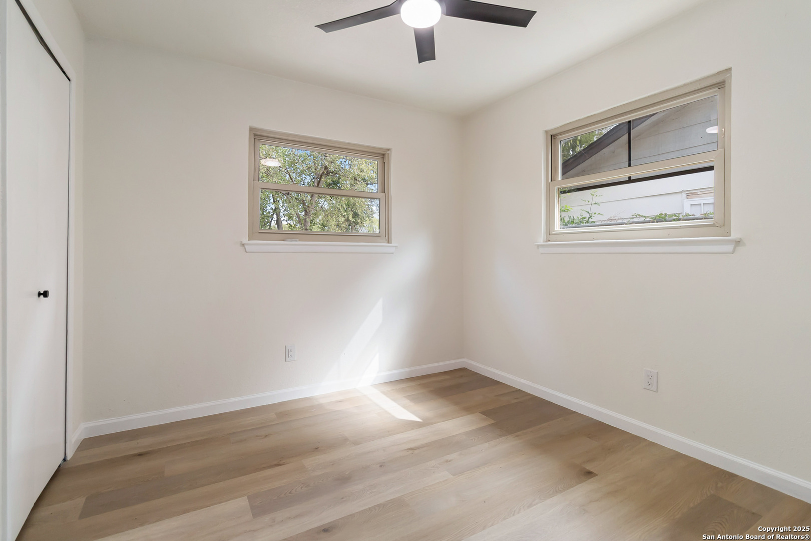 property viewer photo 12