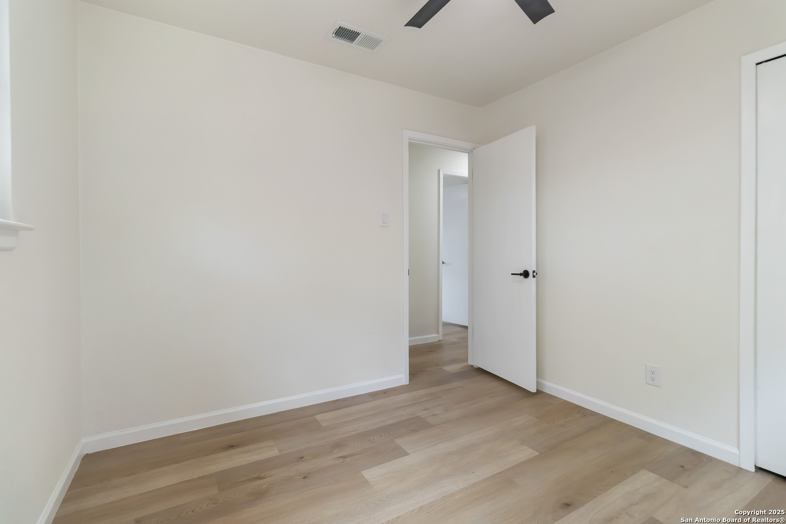 property viewer photo 13