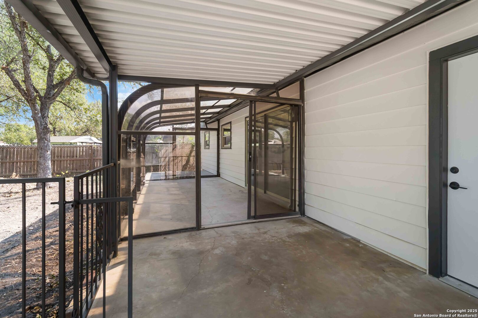 property viewer photo 17