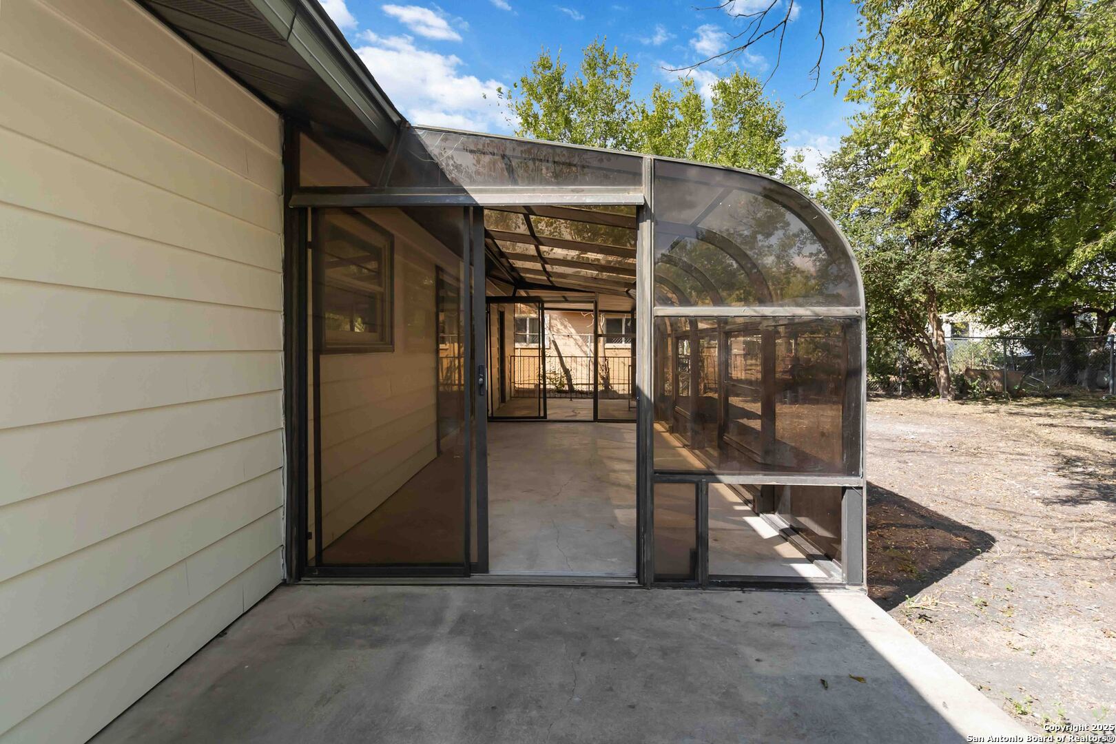property viewer photo 18