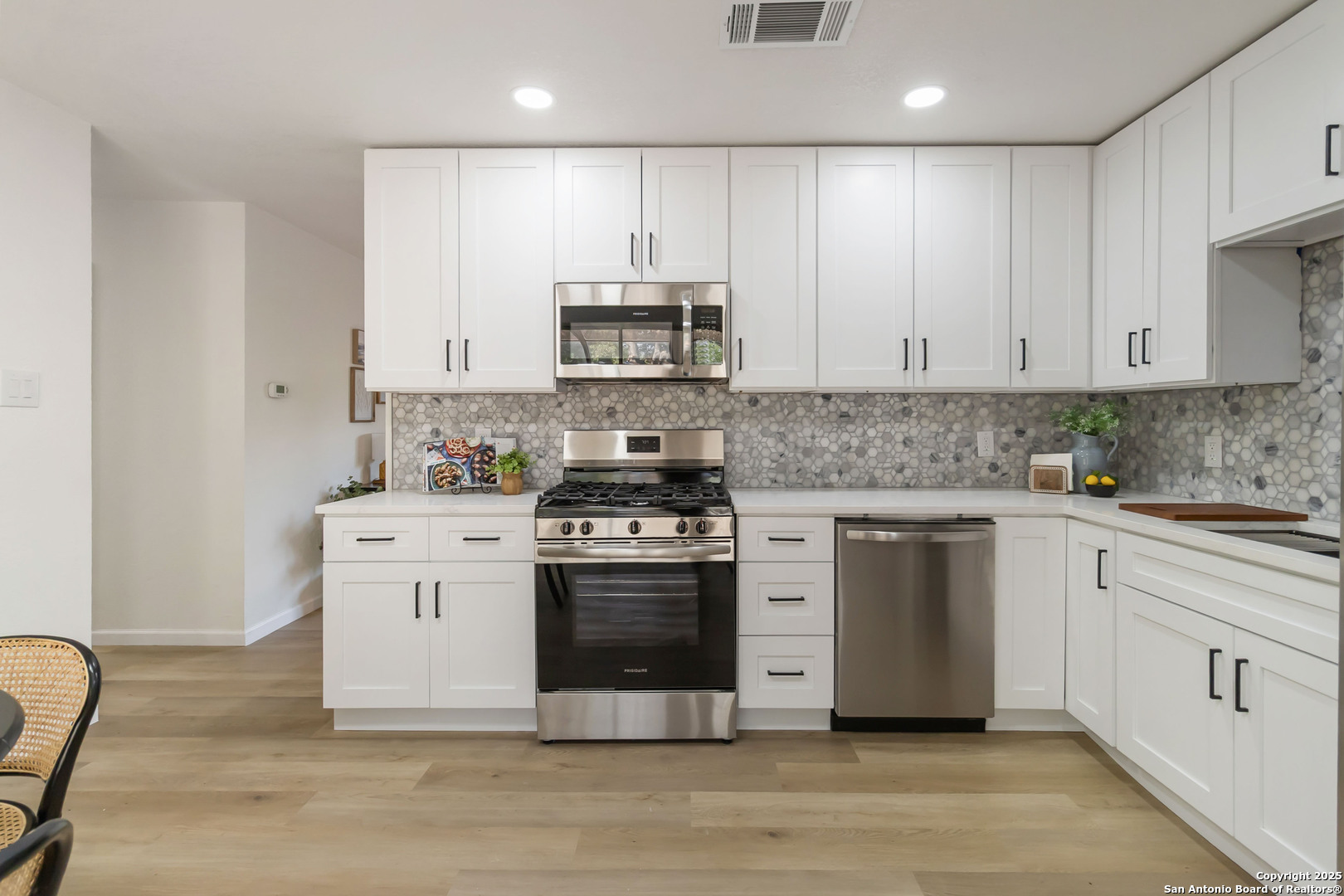 property viewer photo 3