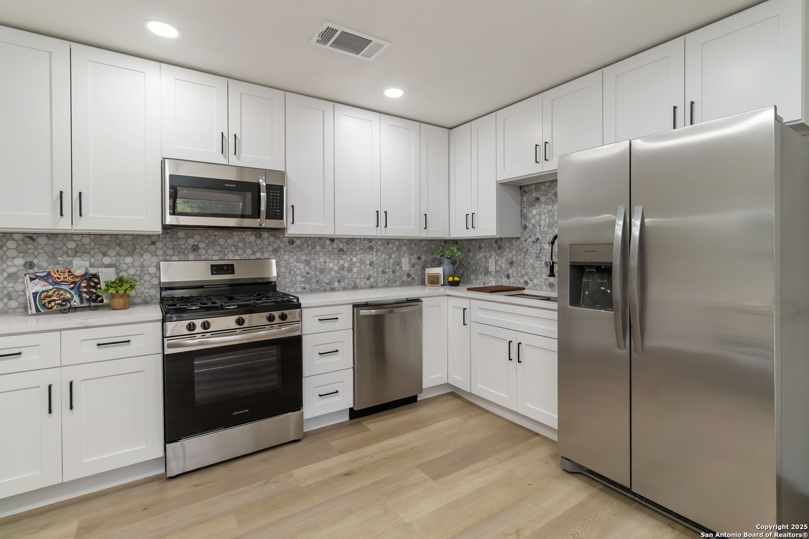 property viewer photo 4