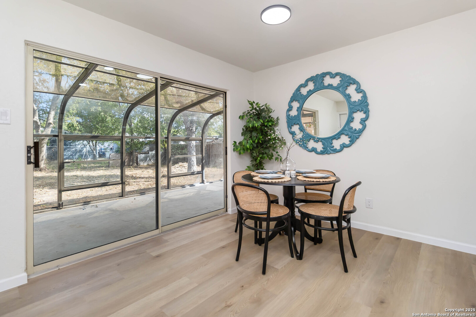 property viewer photo 7