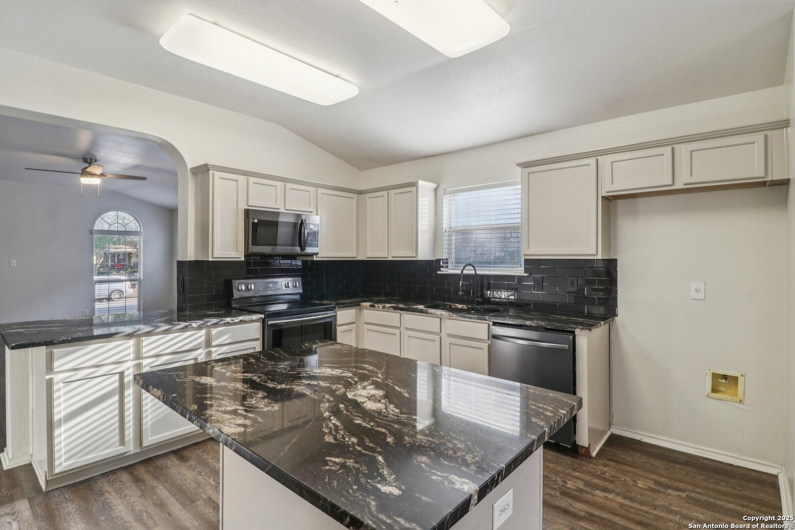property viewer photo 10
