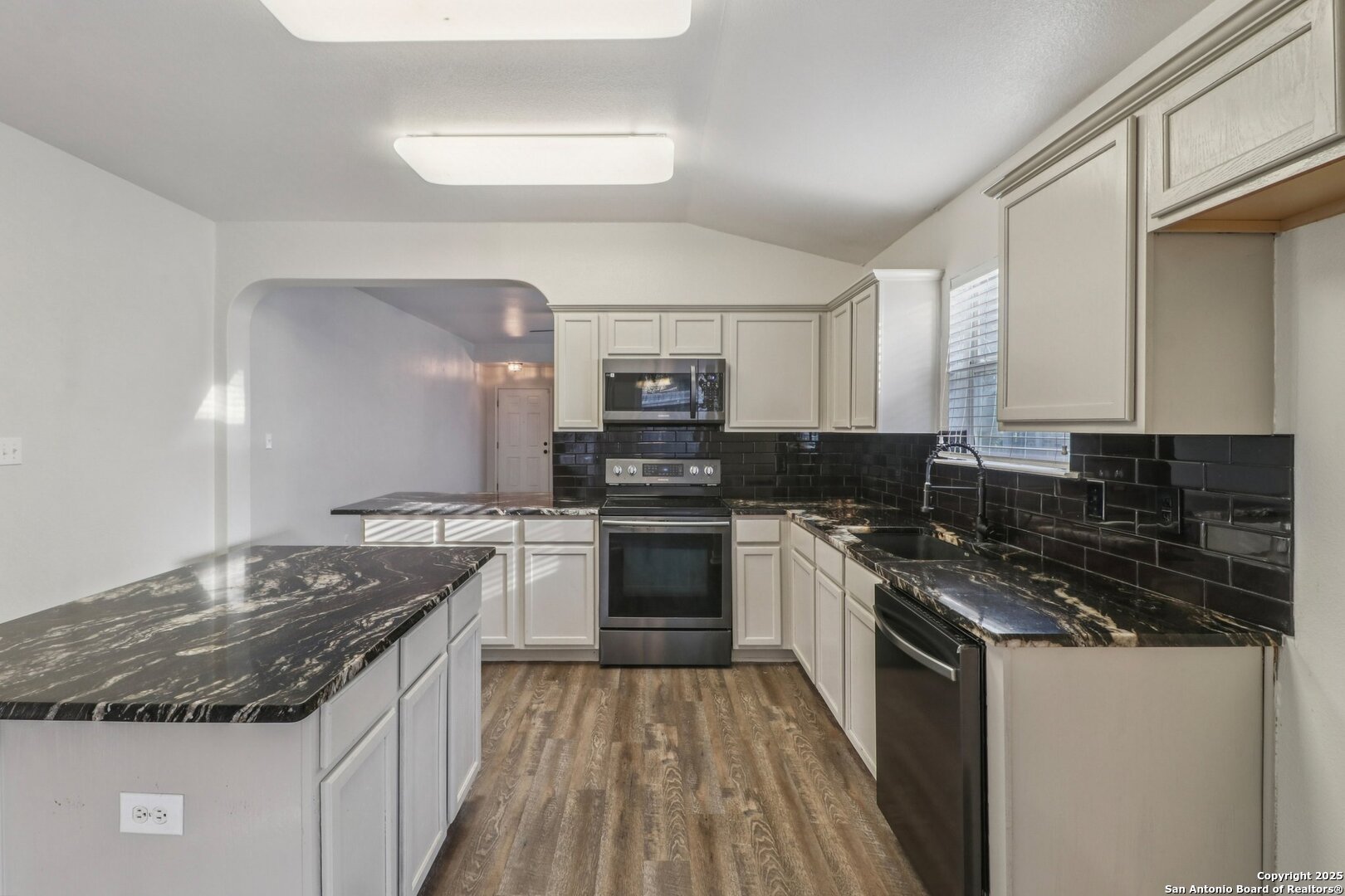 property viewer photo 11
