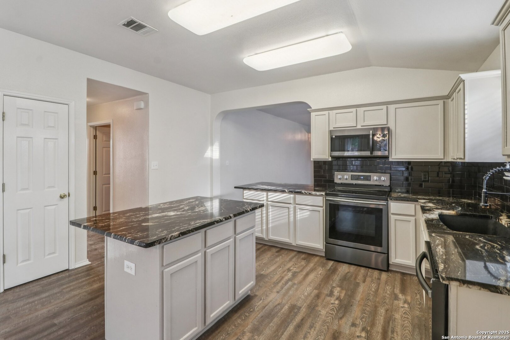 property viewer photo 12