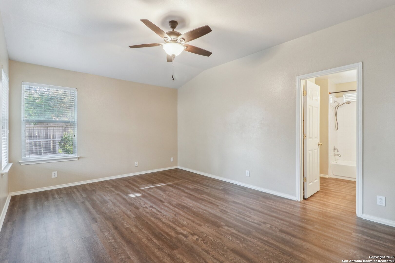 property viewer photo 13