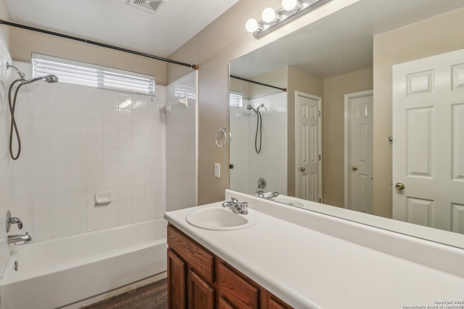 property viewer photo 15