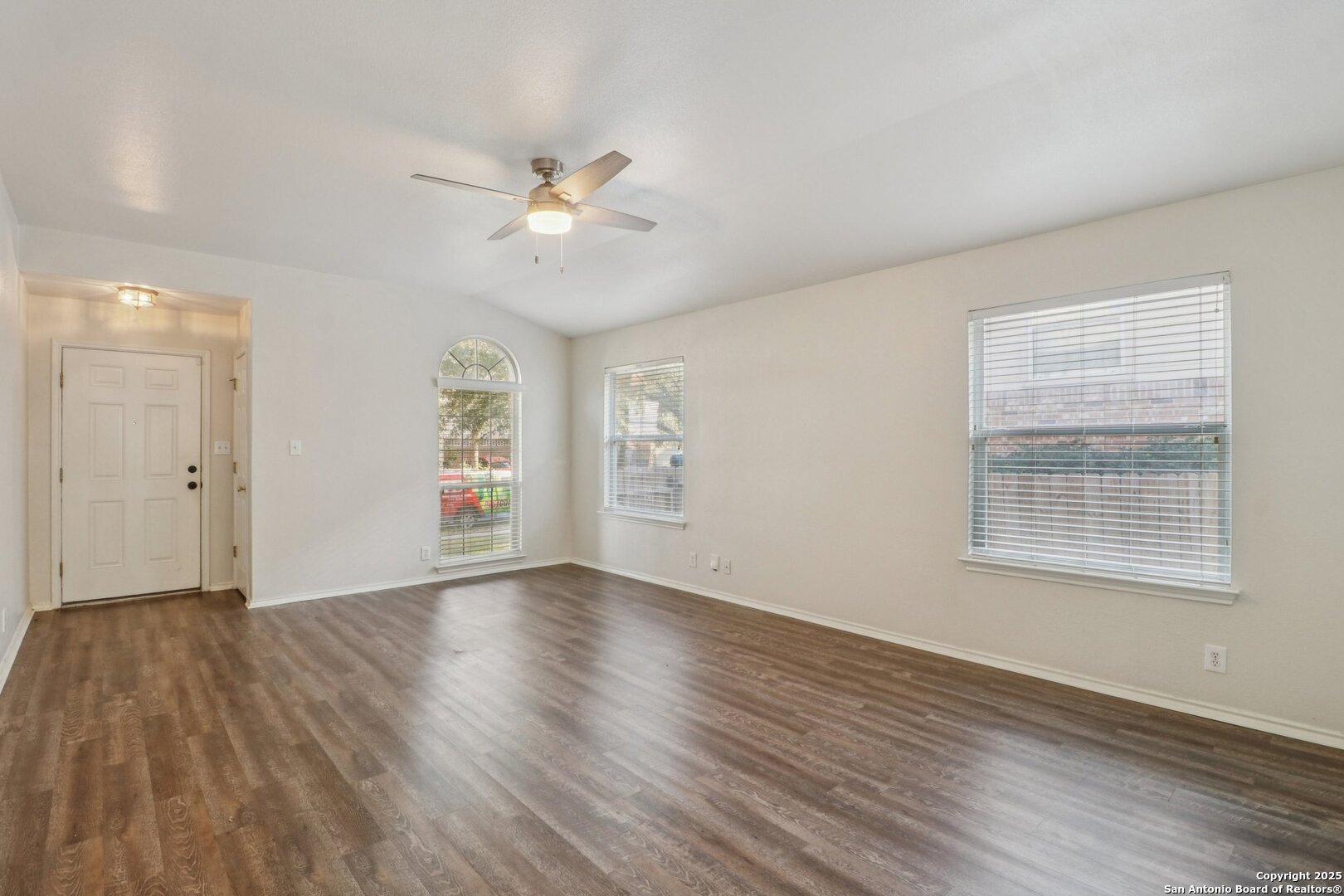 property viewer photo 5