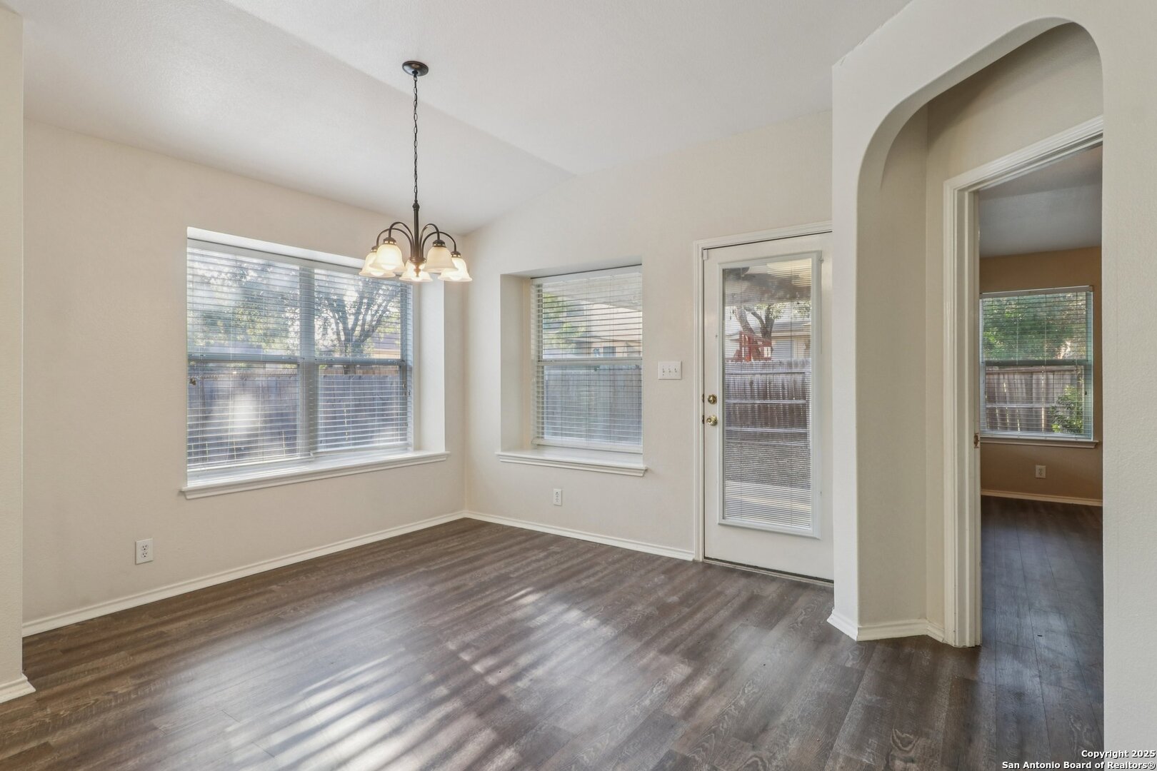 property viewer photo 7