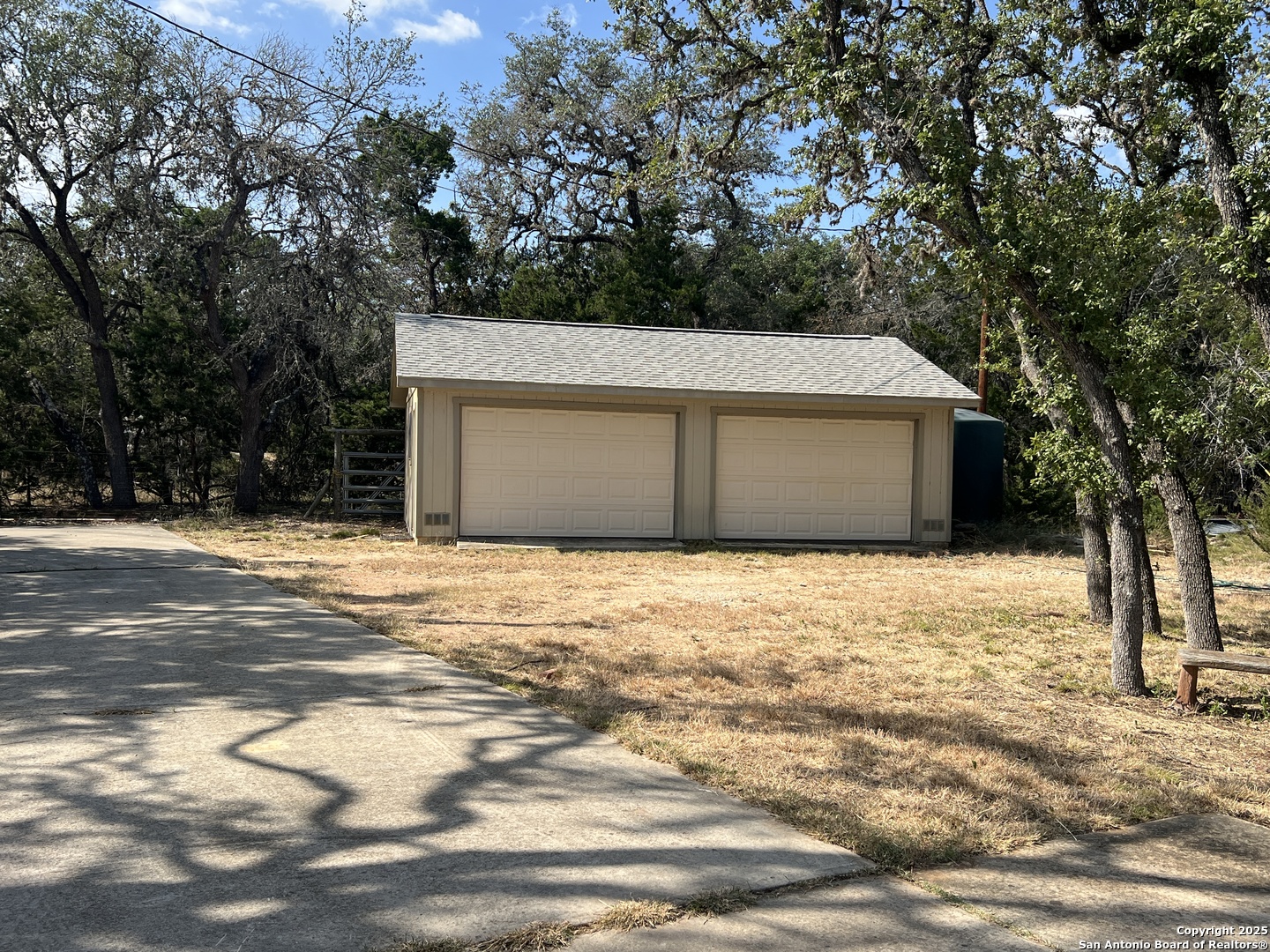main property photo 30