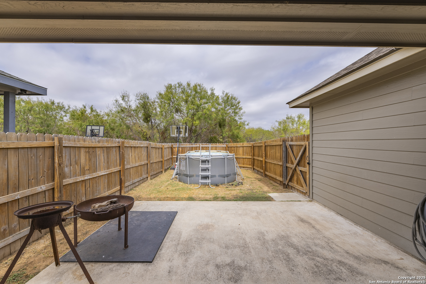main property photo 22