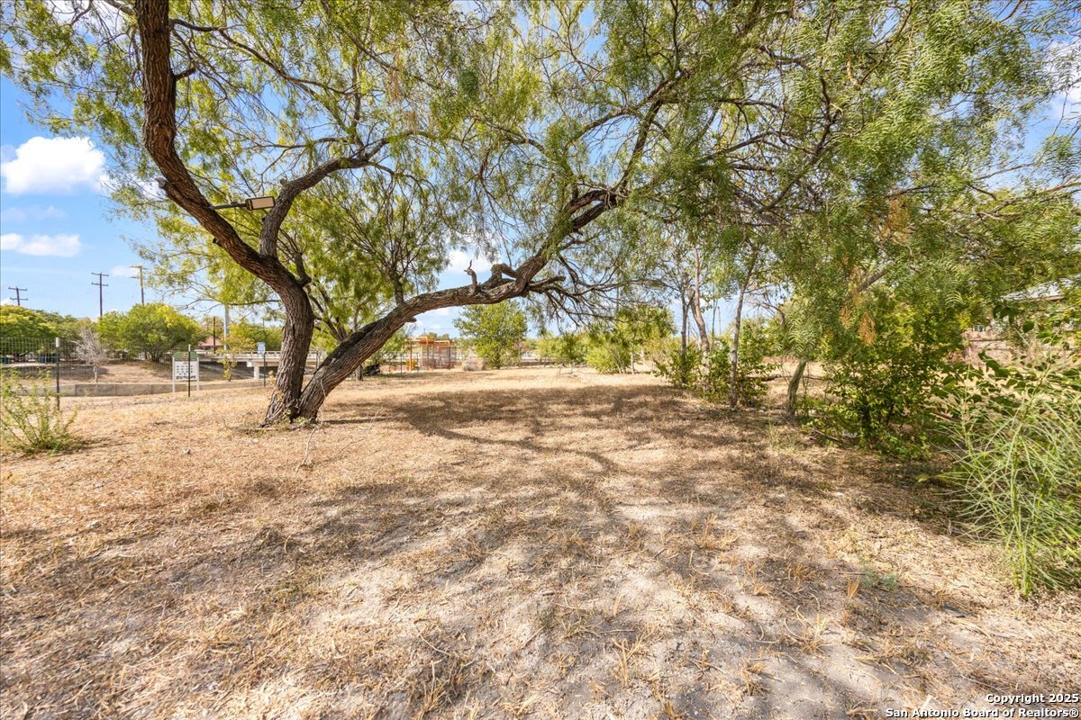 main property photo 11