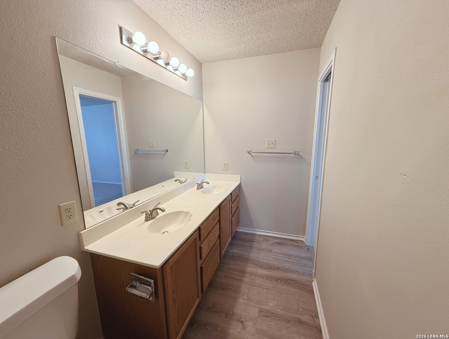 property viewer photo 10