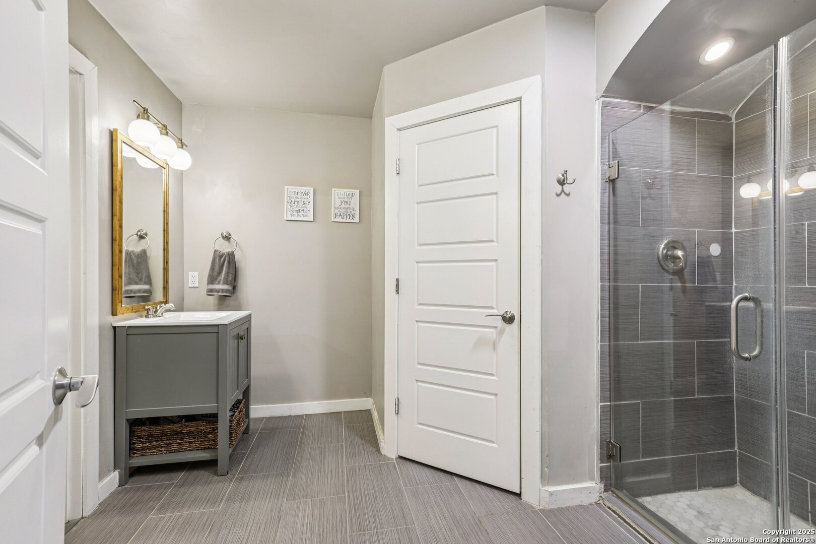 property viewer photo 30