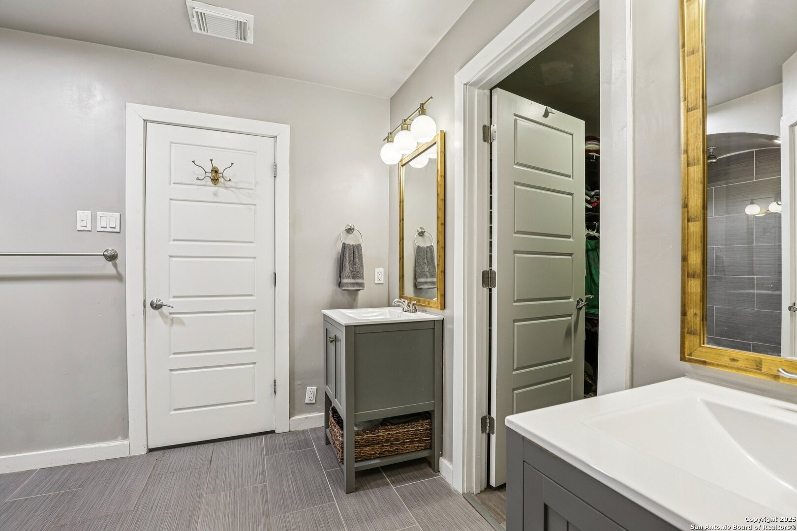 property viewer photo 31