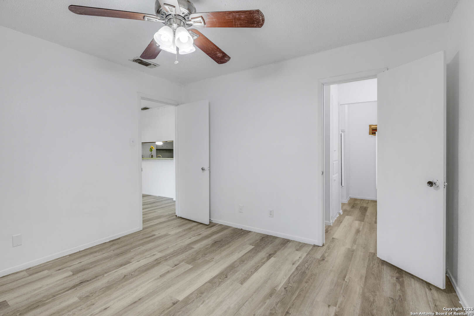 property viewer photo 13
