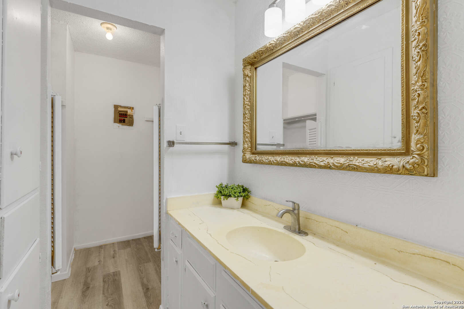 property viewer photo 14