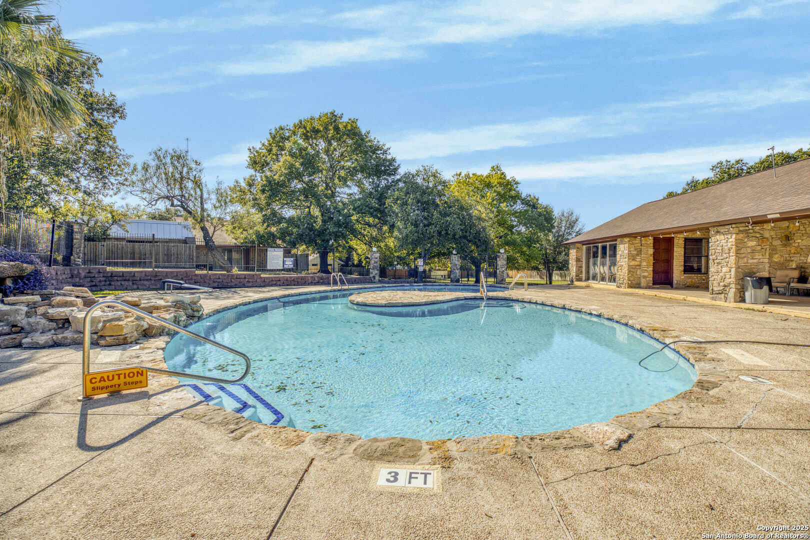 property viewer photo 25