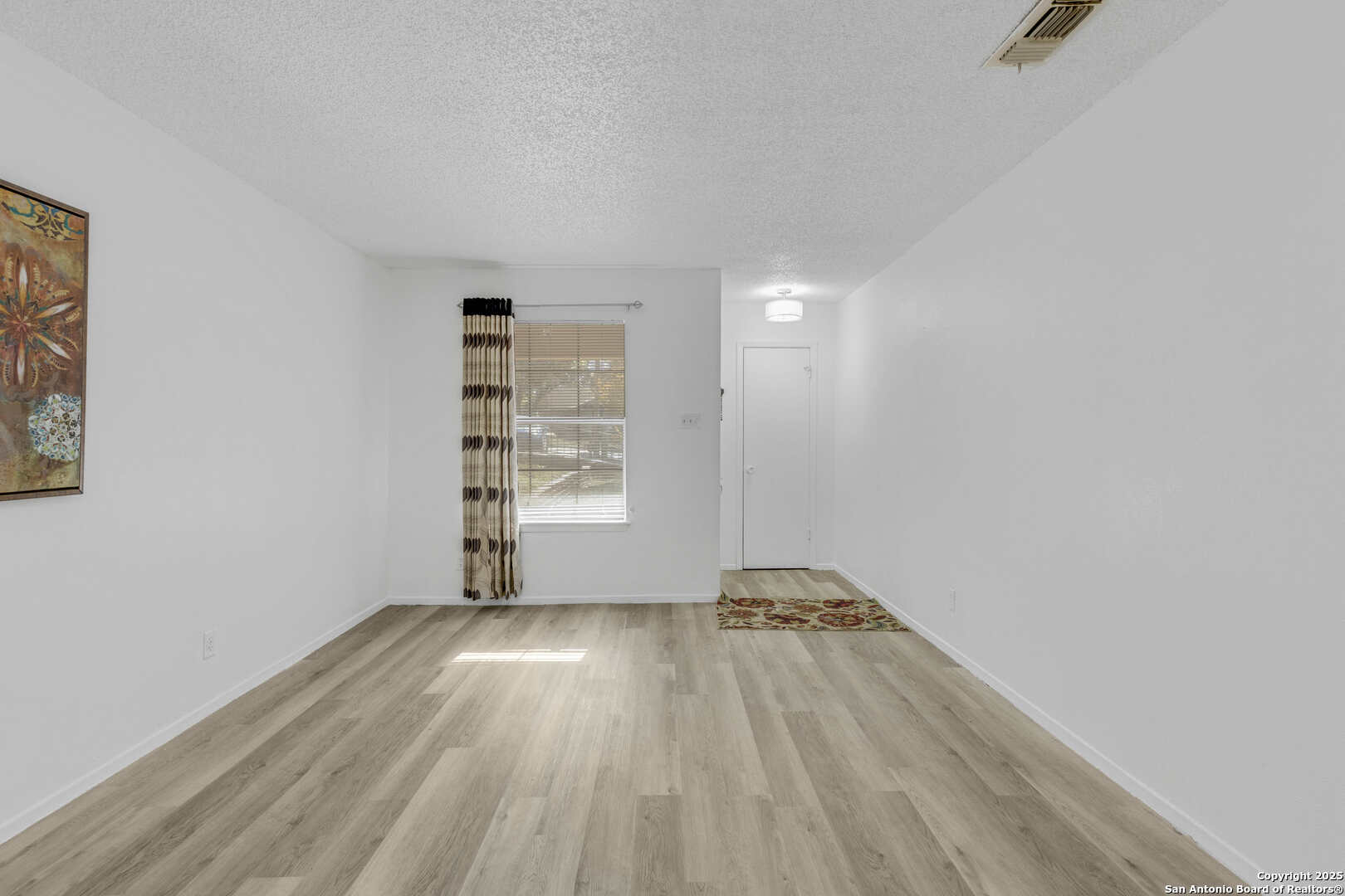 property viewer photo 3