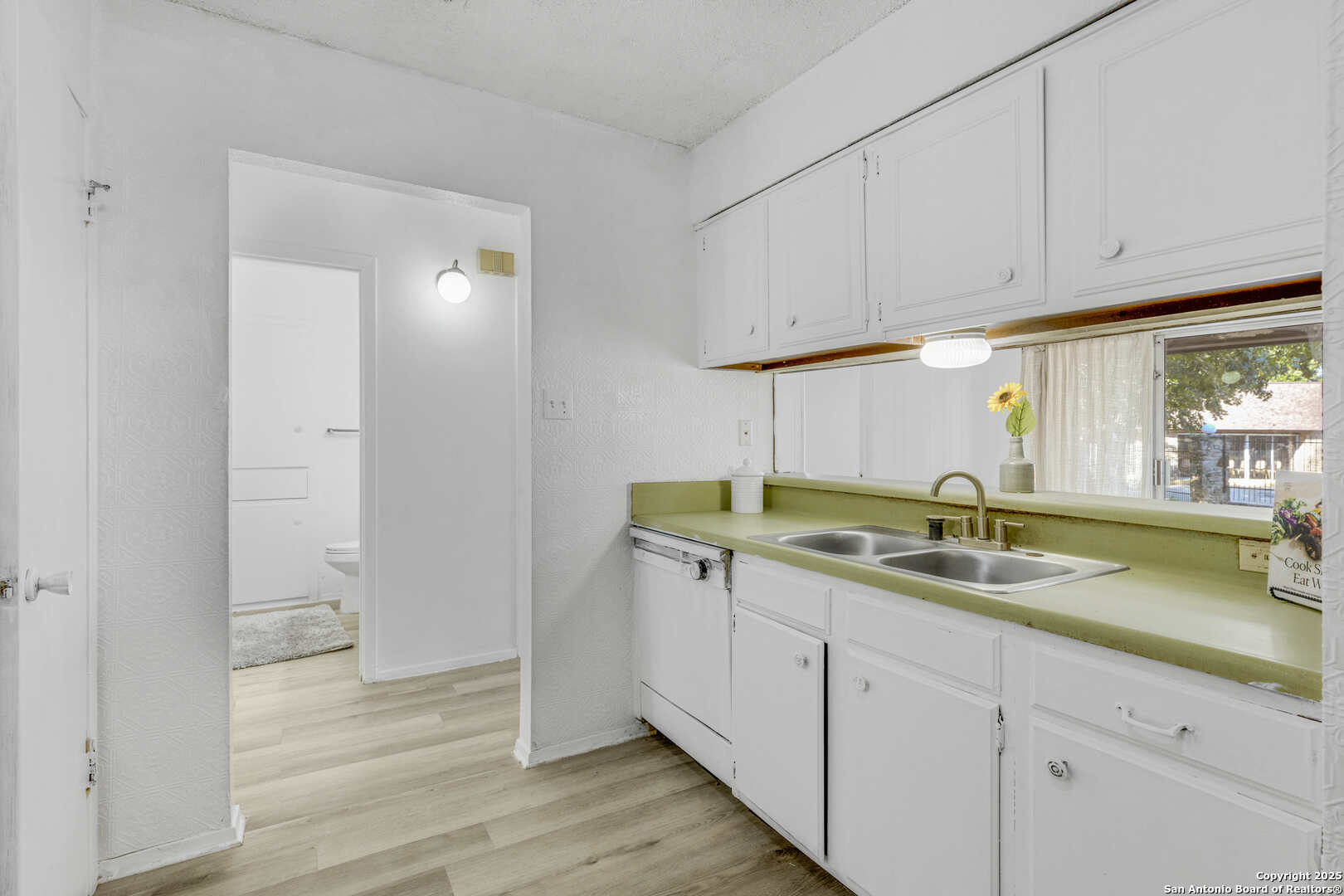 property viewer photo 6