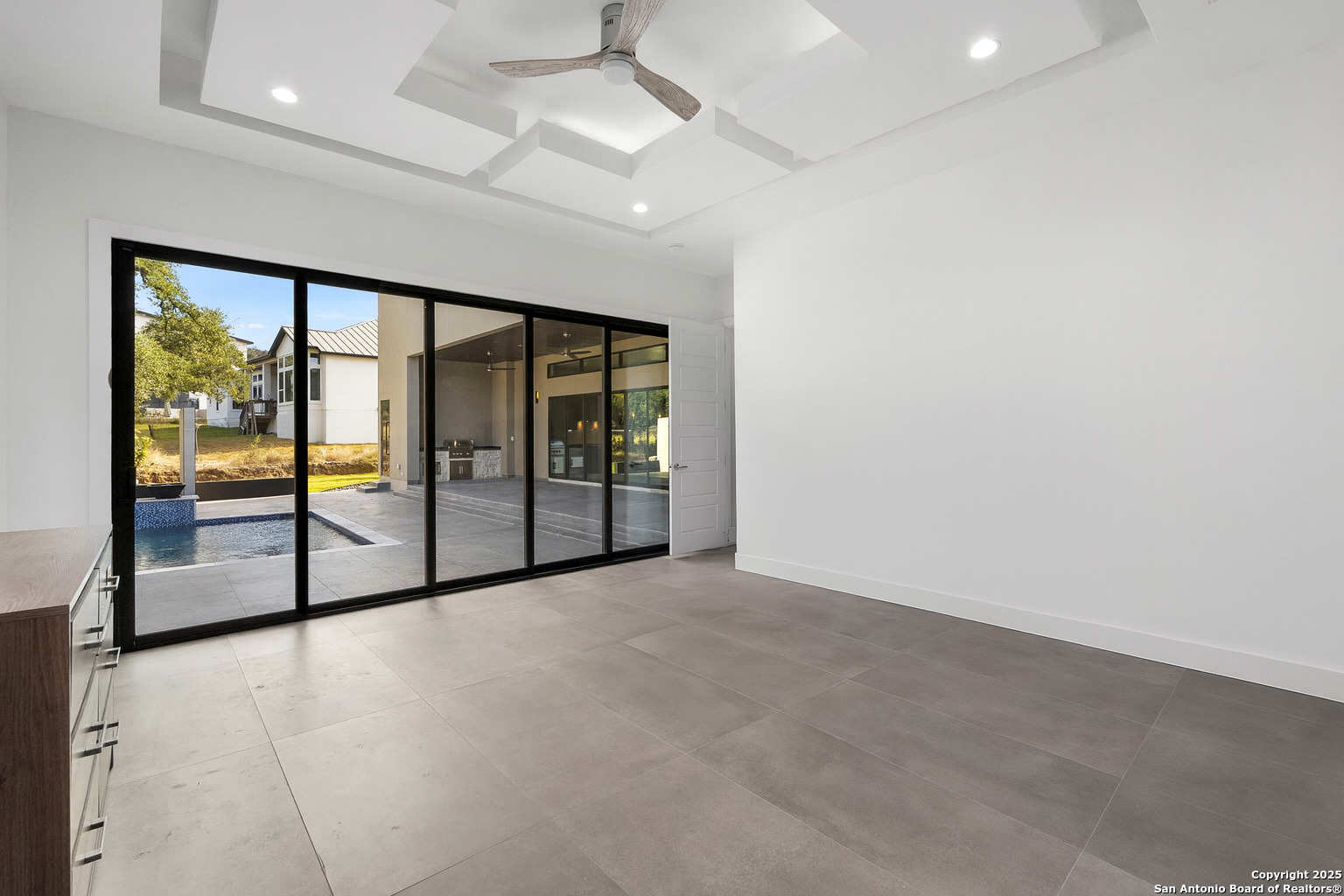 property viewer photo 15