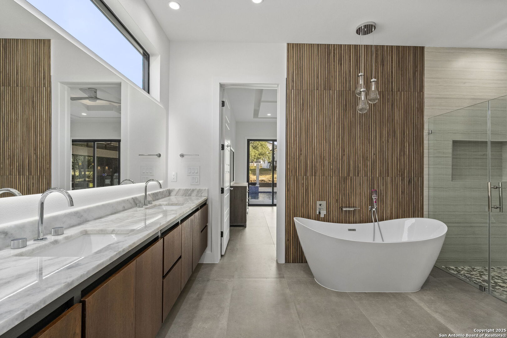 property viewer photo 17