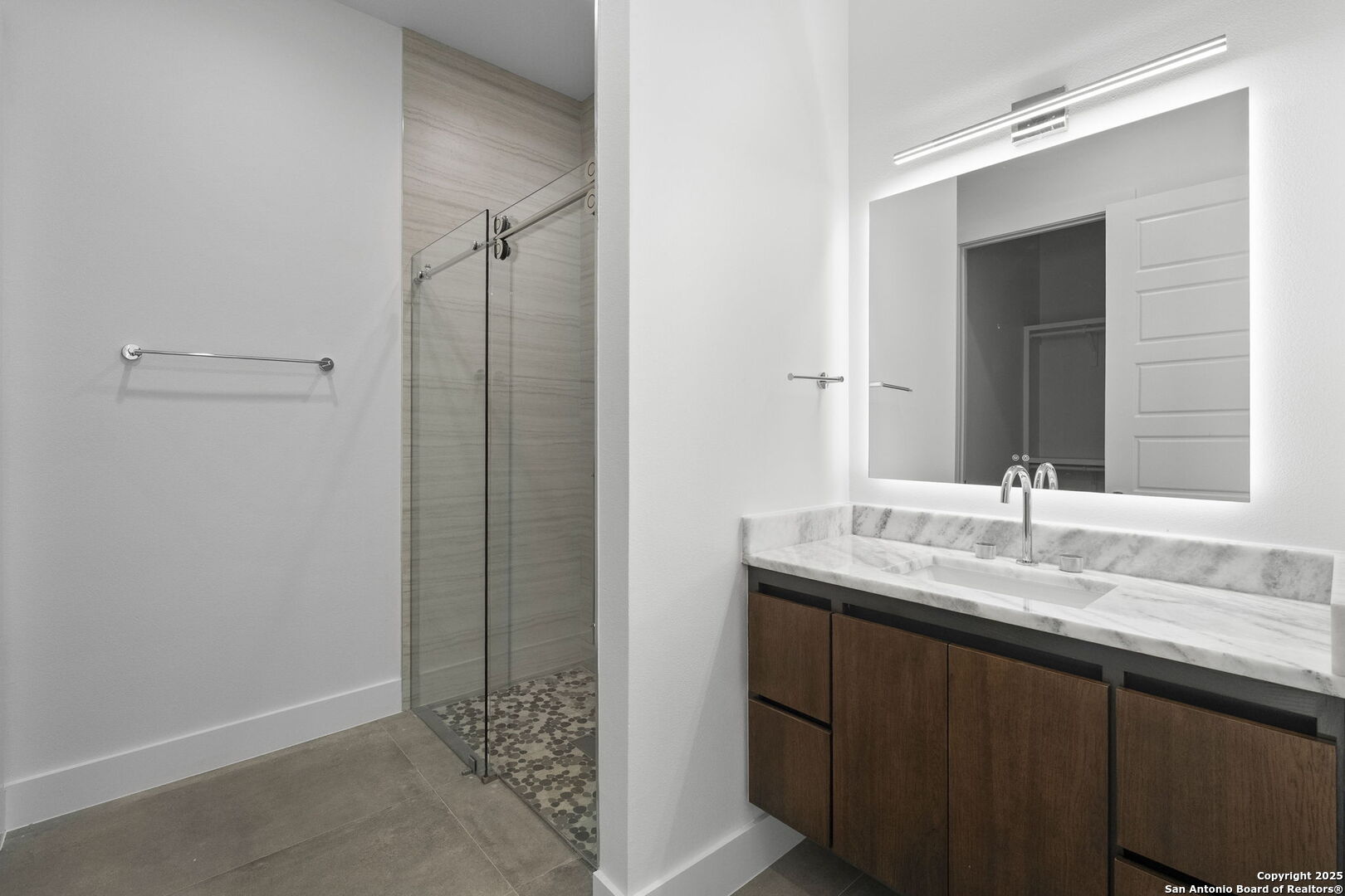 property viewer photo 18