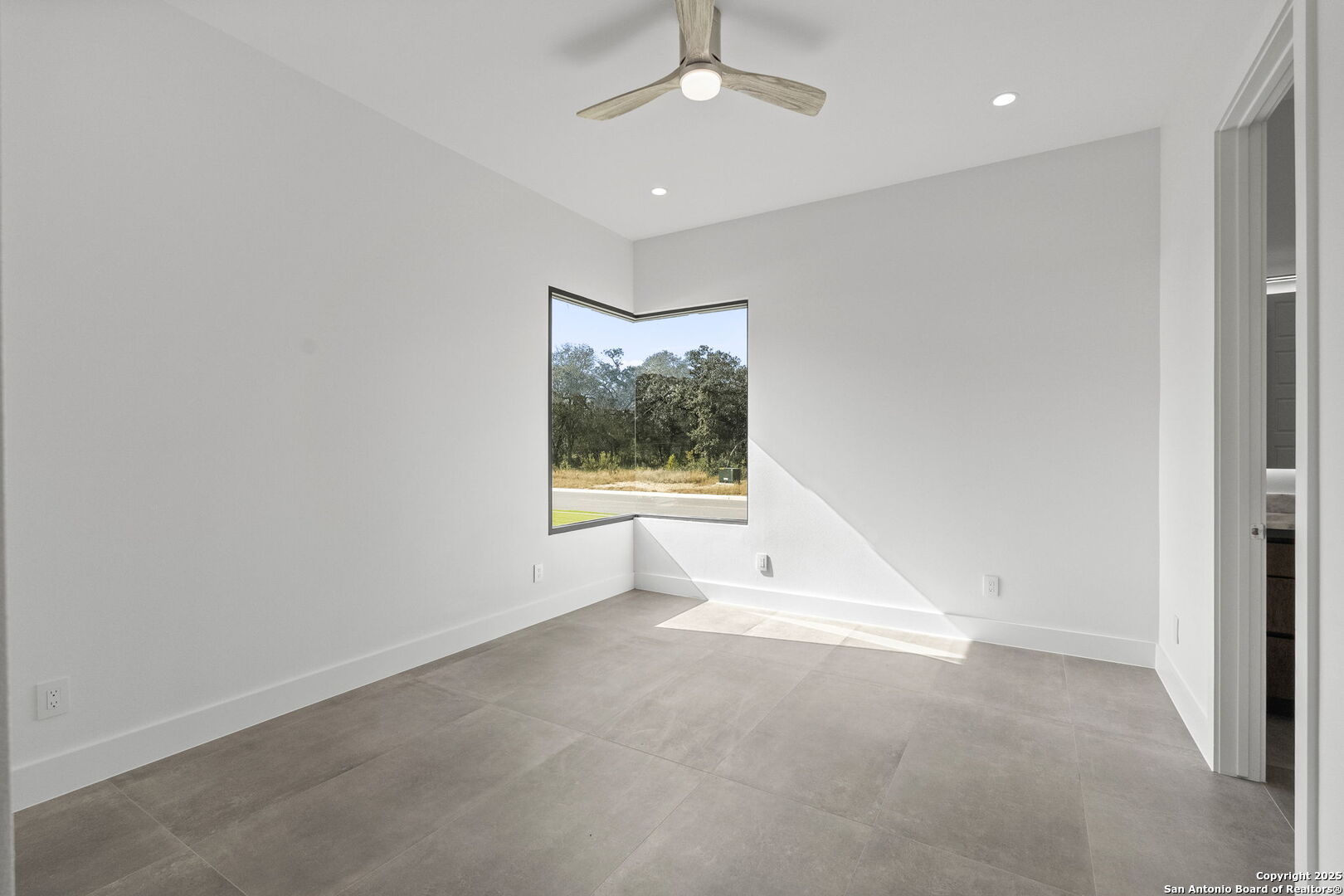 property viewer photo 23