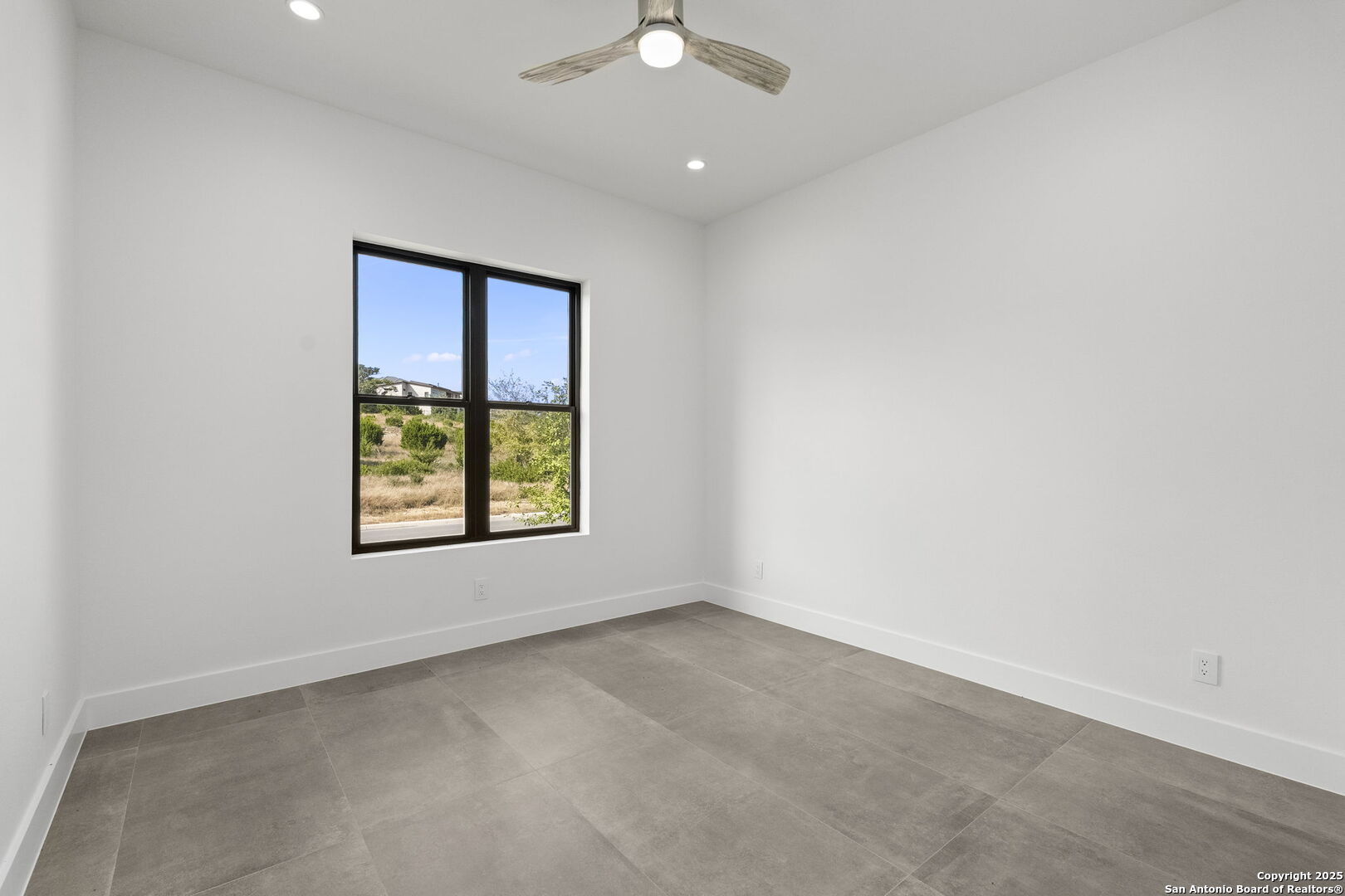 property viewer photo 25