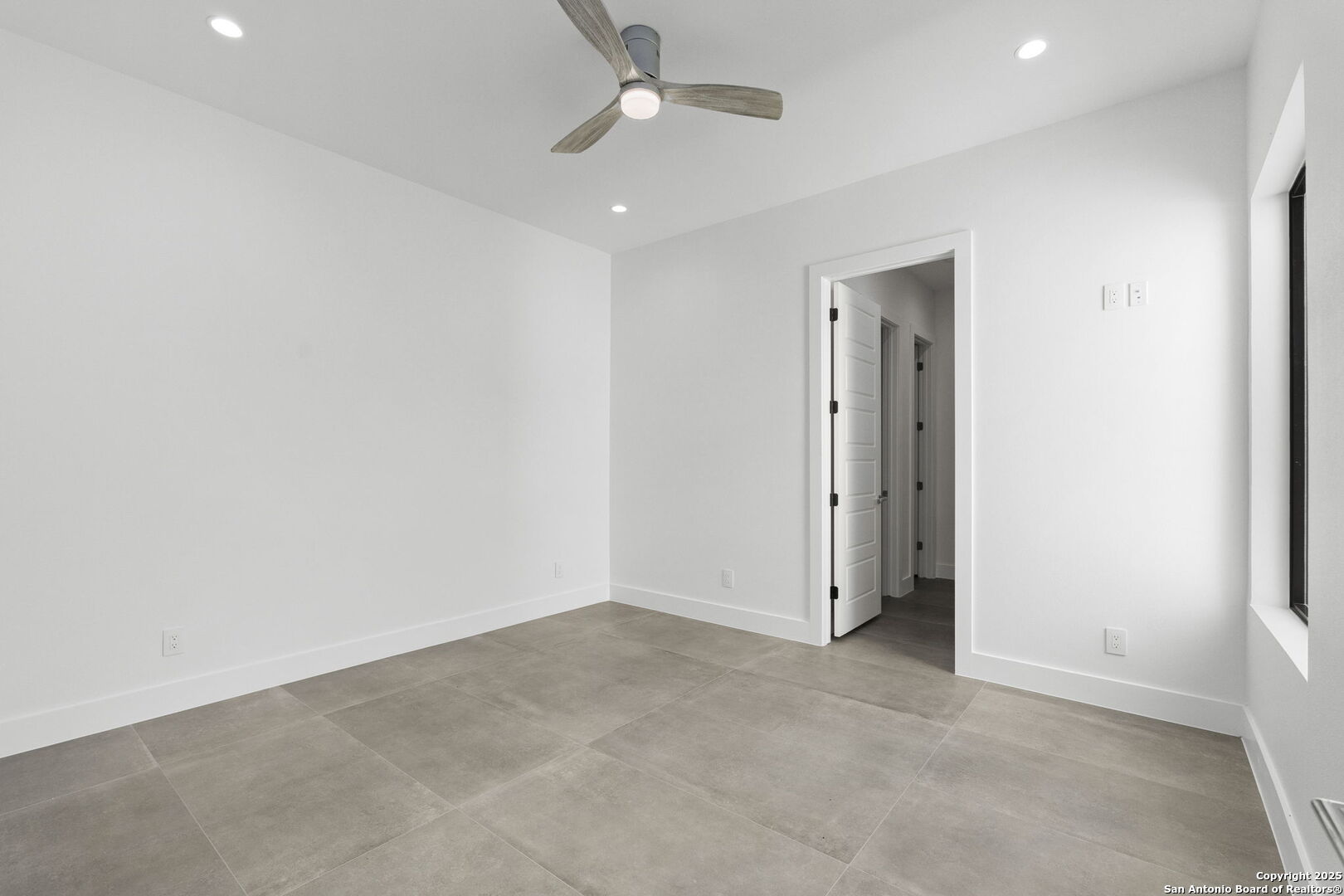 property viewer photo 28