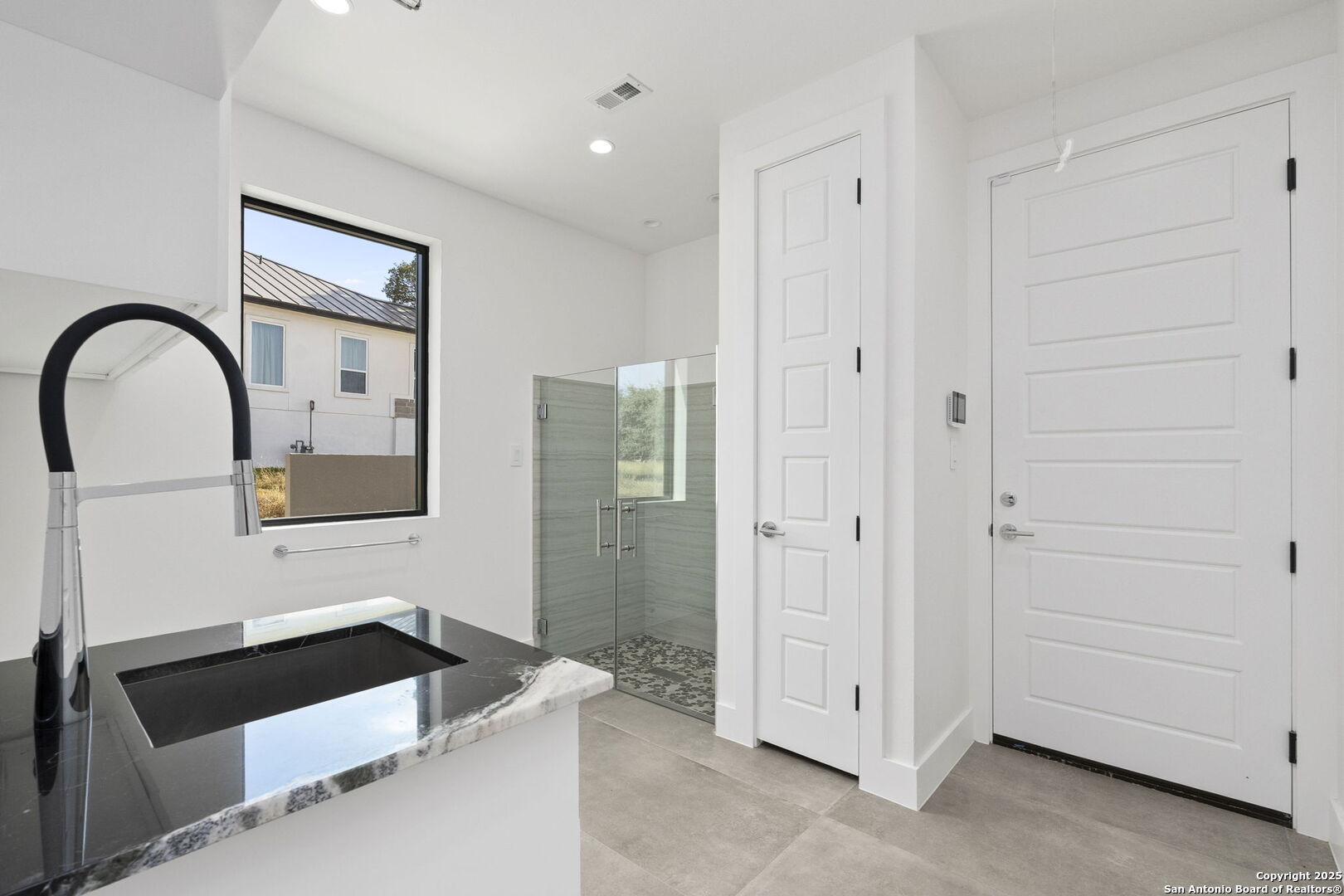 property viewer photo 29
