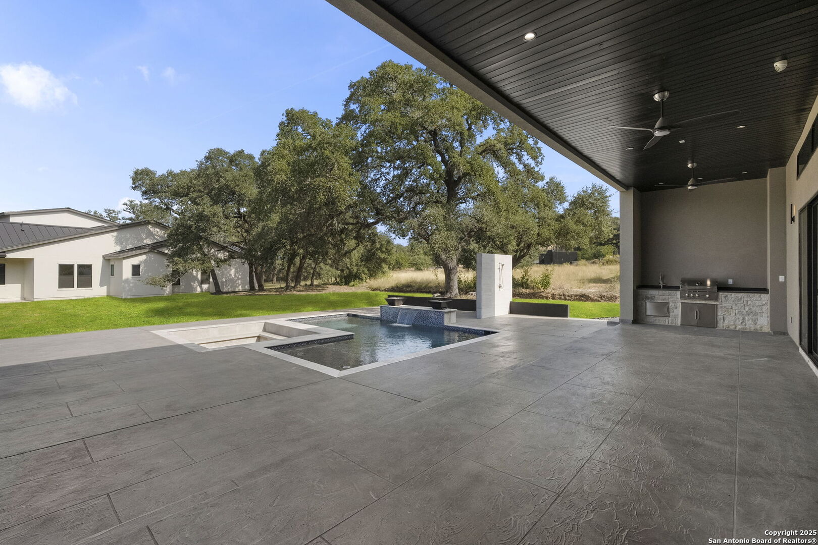 property viewer photo 32